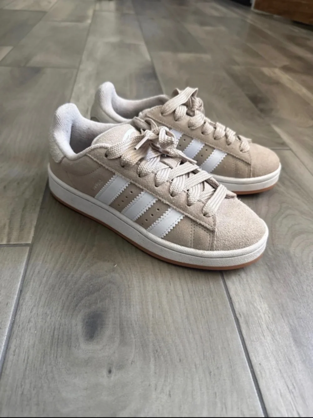 Girl’s adidas